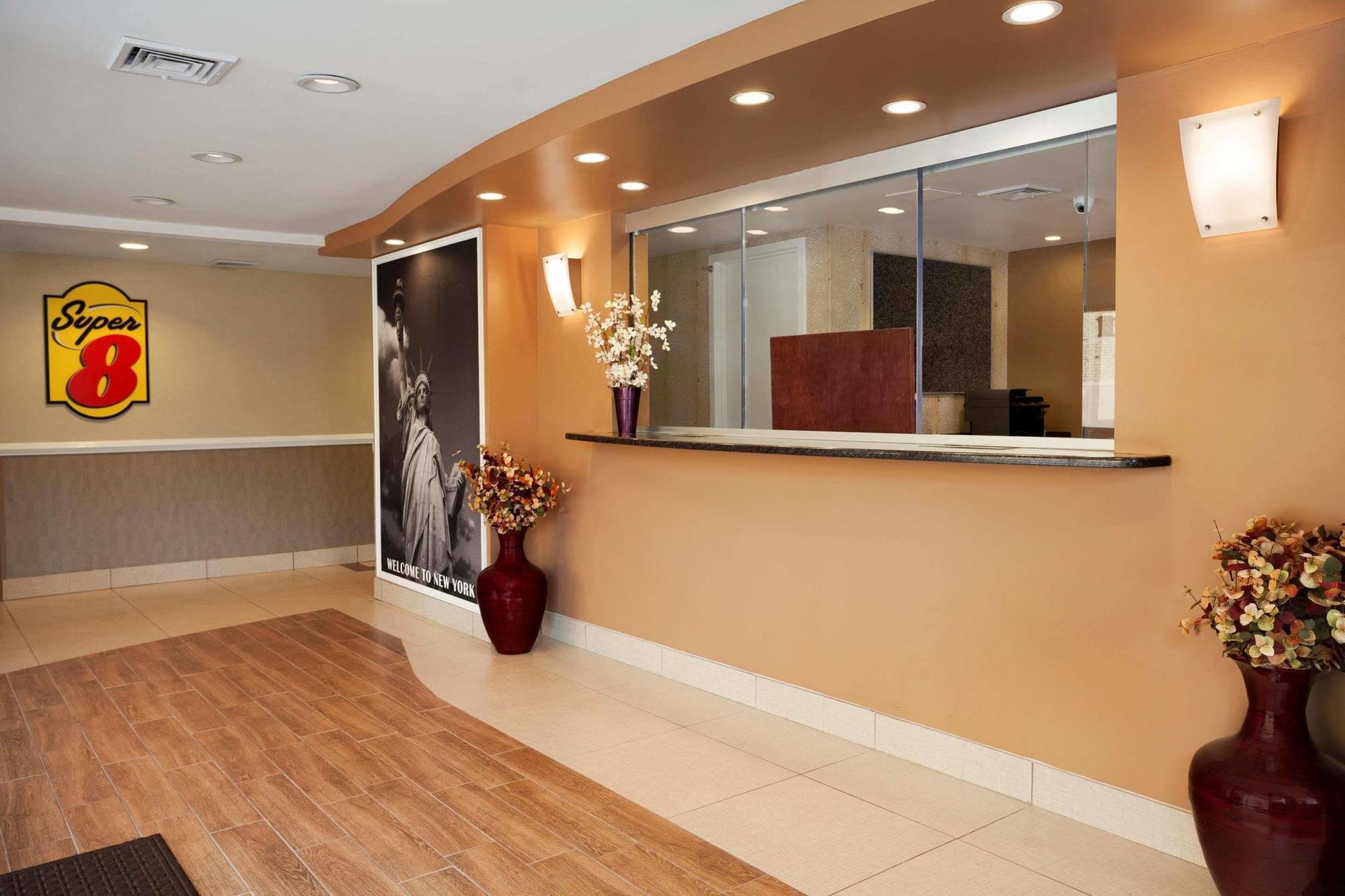 Hotel Super 8 Bronx New York Exterior foto